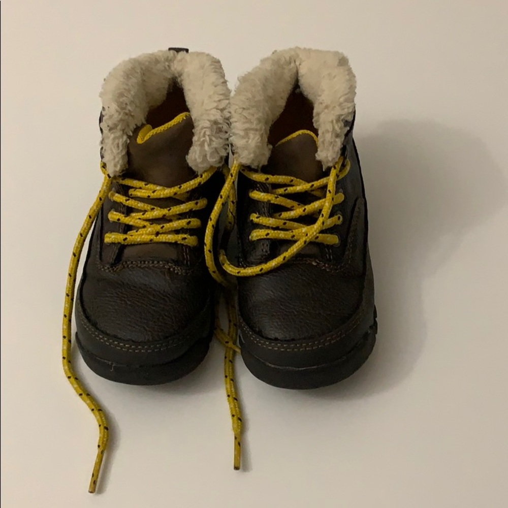 ✨Carter’s Toddler Snow Boots✨